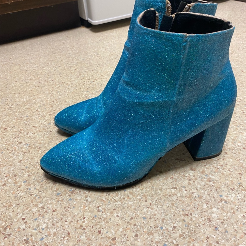 size 8 high heeled sparkly boots.